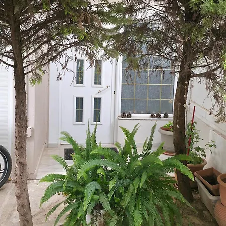 Dimitris Gerakas Apartment